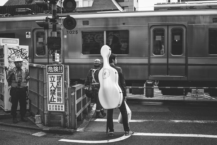 Photographer Gives Fascinating Glimpse Into The Train Culture Of Japan Through 21 Black & White Photos