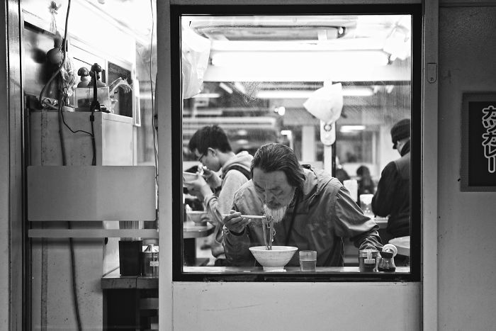 Photographer Gives Fascinating Glimpse Into The Train Culture Of Japan Through 21 Black & White Photos