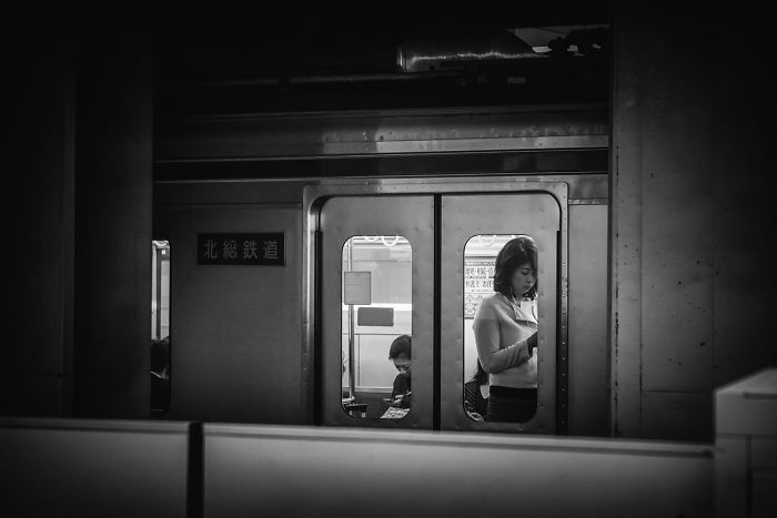 Photographer Gives Fascinating Glimpse Into The Train Culture Of Japan Through 21 Black & White Photos