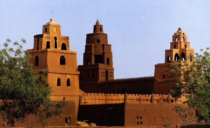 Guy Says African Architecture Isn't Showcased Compared To European And Asian, Posts 44 Of Its Gorgeous Examples Guy Says African Architecture Isn't Showcased Compared To European And Asian, Posts 44 Of Its Gorgeous Examples