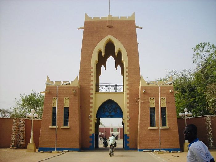 Guy Says African Architecture Isn't Showcased Compared To European And Asian, Posts 44 Of Its Gorgeous Examples Guy Says African Architecture Isn't Showcased Compared To European And Asian, Posts 44 Of Its Gorgeous Examples