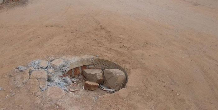 Guy Wants Authorities To Fix The Roads, Takes The Most Creative Way Of Emphasizing How Big This Problem Actually Is Guy Wants Authorities To Fix The Roads, Takes The Most Creative Way Of Emphasizing How Big This Problem Actually Is