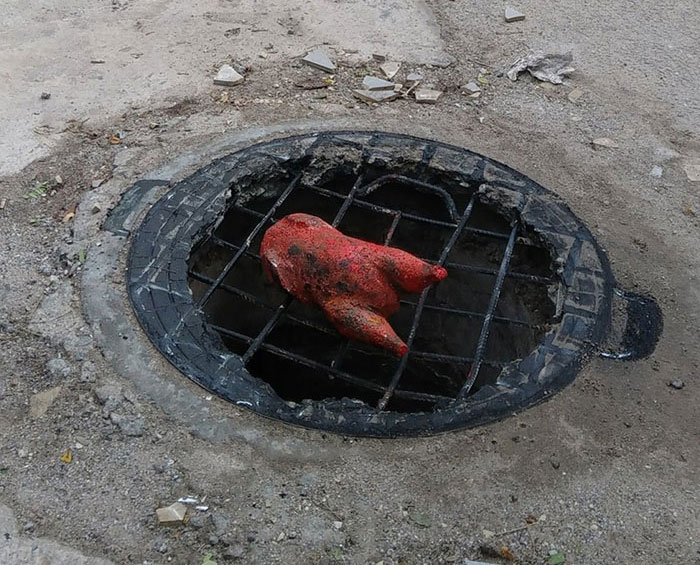 Guy Wants Authorities To Fix The Roads, Takes The Most Creative Way Of Emphasizing How Big This Problem Actually Is Guy Wants Authorities To Fix The Roads, Takes The Most Creative Way Of Emphasizing How Big This Problem Actually Is