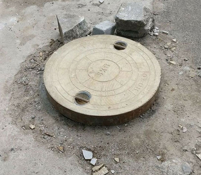 Guy Wants Authorities To Fix The Roads, Takes The Most Creative Way Of Emphasizing How Big This Problem Actually Is Guy Wants Authorities To Fix The Roads, Takes The Most Creative Way Of Emphasizing How Big This Problem Actually Is