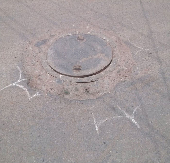 Guy Wants Authorities To Fix The Roads, Takes The Most Creative Way Of Emphasizing How Big This Problem Actually Is Guy Wants Authorities To Fix The Roads, Takes The Most Creative Way Of Emphasizing How Big This Problem Actually Is