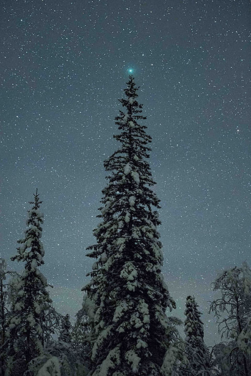 Skyscapes: 'The Christmas Comet' By Tommy Eliassen