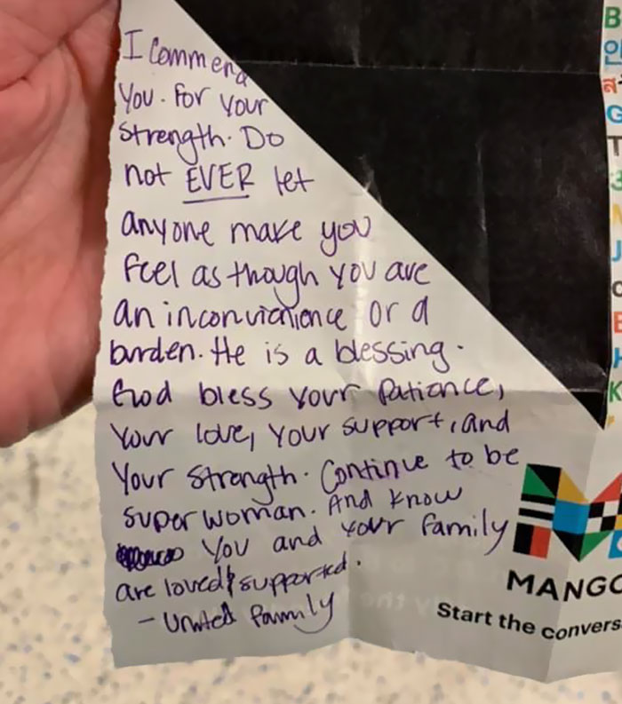 4 Y.O. Autistic Boy Was Having A Meltdown During A Flight So The Crew And Passengers Stepped In To Help 4 Y.O. Autistic Boy Was Having A Meltdown During A Flight So The Crew And Passengers Stepped In To Help
