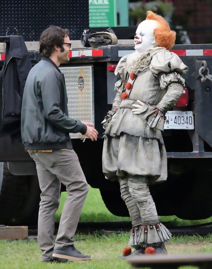 Bill Hader on set with Pennywise in costume, showing the clown's crossed eyes, not CGI. Bill Hader on set with Pennywise in costume, showing the clown's crossed eyes, not CGI.