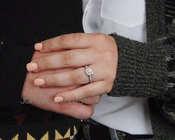 This Couple Just Got Engaged, And Their Photo Shoot Is Both Hilarious And Awesome (14 Pics) This Couple Just Got Engaged, And Their Photo Shoot Is Both Hilarious And Awesome (14 Pics)