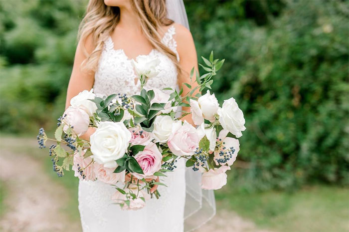 Wedding Photo Shoot Gets Interrupted By A Deer, Results In 15 Funny And Adorable Pictures Wedding Photo Shoot Gets Interrupted By A Deer, Results In 15 Funny And Adorable Pictures