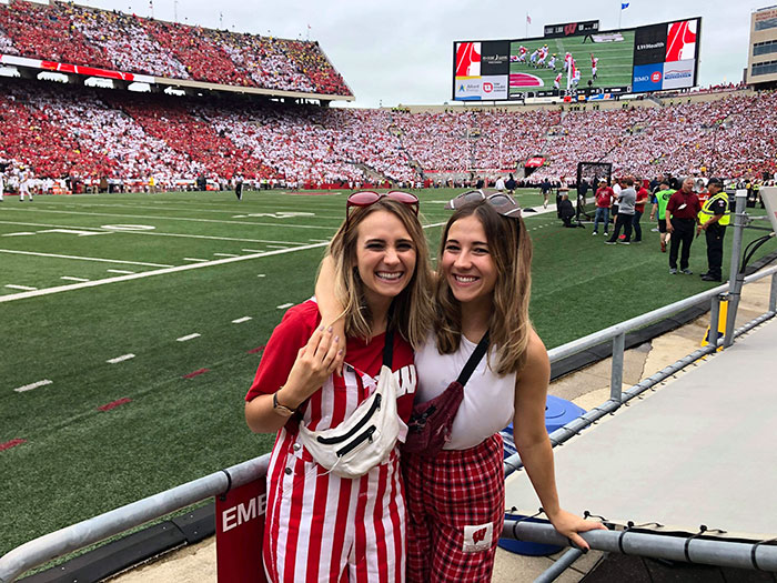 Girl Becomes A Bush On The Day Of Her Sister's Engagement So She Could Capture The Moment Unnoticed Girl Becomes A Bush On The Day Of Her Sister's Engagement So She Could Capture The Moment Unnoticed