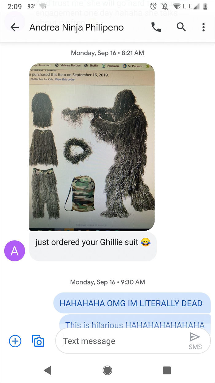 Girl Becomes A Bush On The Day Of Her Sister's Engagement So She Could Capture The Moment Unnoticed Girl Becomes A Bush On The Day Of Her Sister's Engagement So She Could Capture The Moment Unnoticed