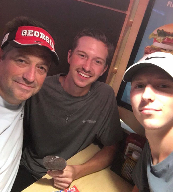Once A Week This Dad And His Three Sons Used To Visit DQ As A Tradition, But Now He's There Alone Once A Week This Dad And His Three Sons Used To Visit DQ As A Tradition, But Now He's There Alone