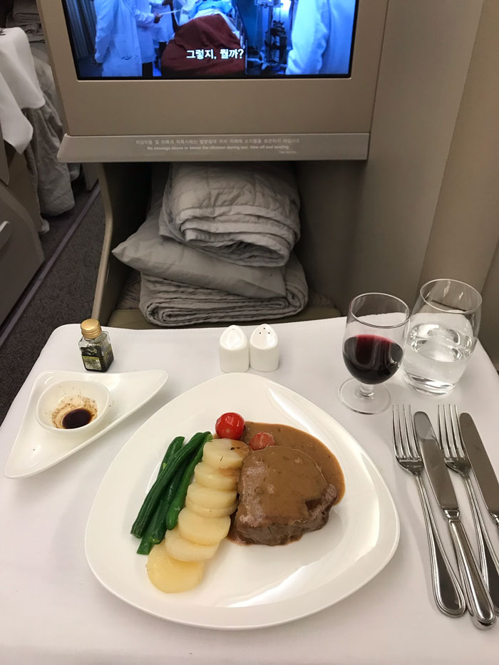 Person Can't Believe The Difference Between Economy And Business Class After Getting Randomly Upgraded To Business Class