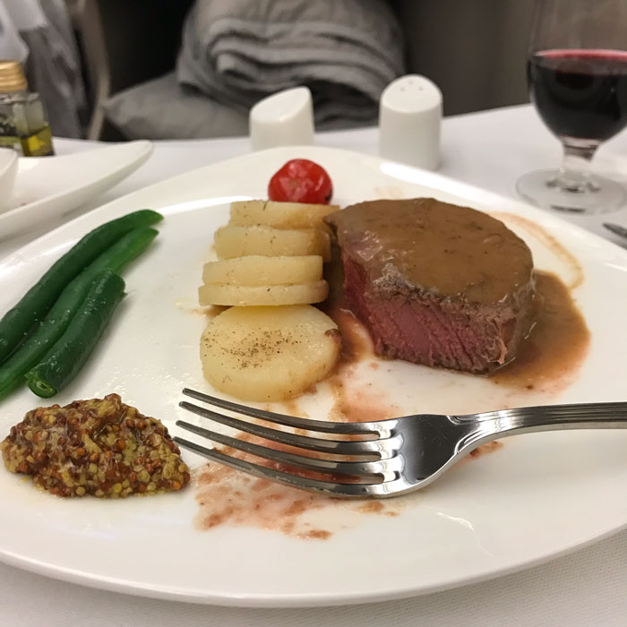 Person Can't Believe The Difference Between Economy And Business Class After Getting Randomly Upgraded To Business Class