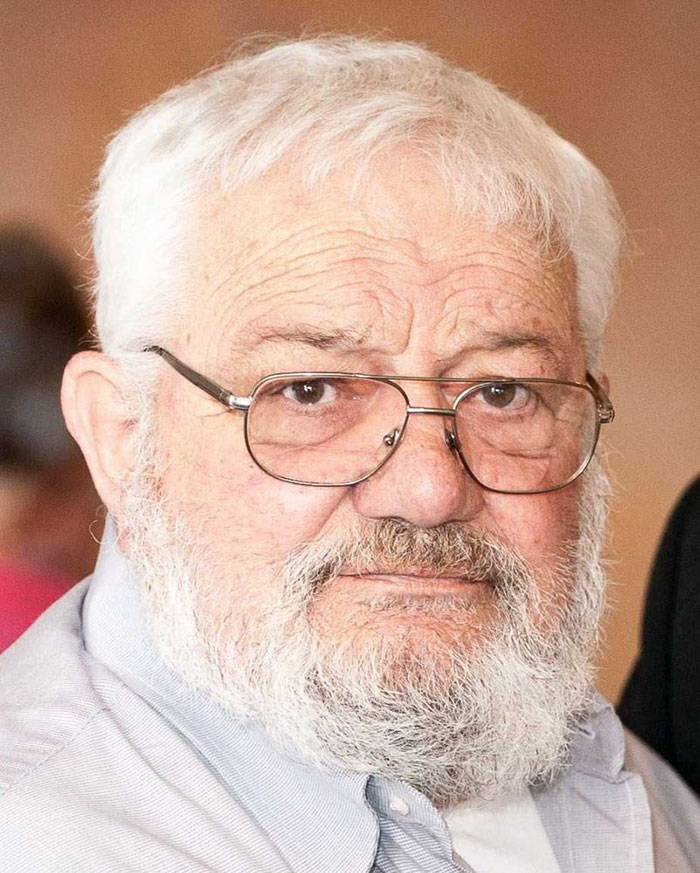 People Are Laughing At The Hilariously Savage Obituary Of An 82-Year-Old Prankster Written By His Family People Are Laughing At The Hilariously Savage Obituary Of An 82-Year-Old Prankster Written By His Family