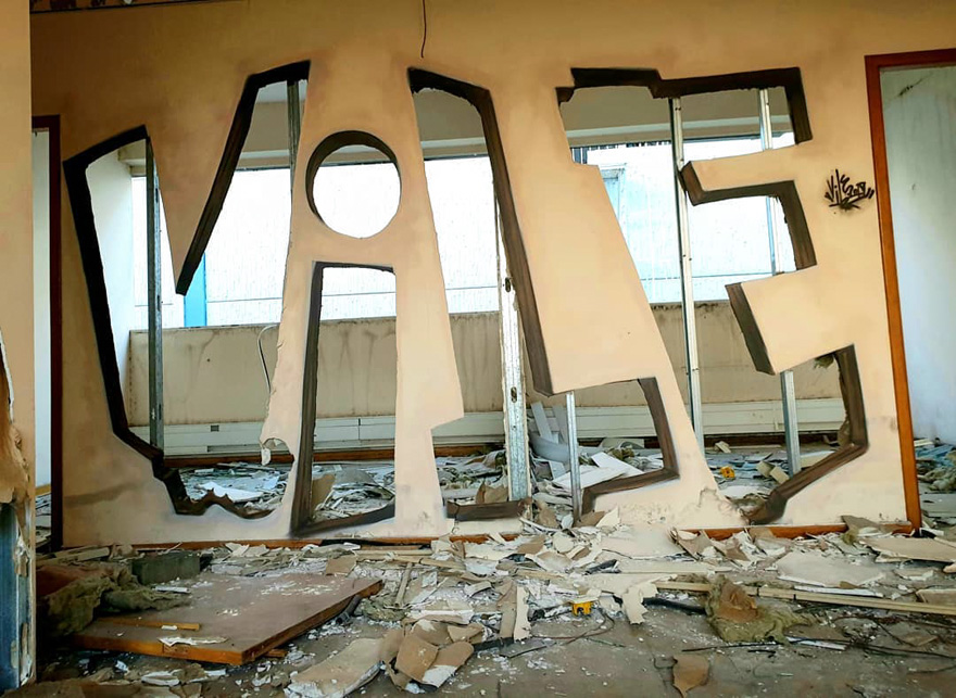 Graffiti-Artist-Transparent-Wall-Art-Vile