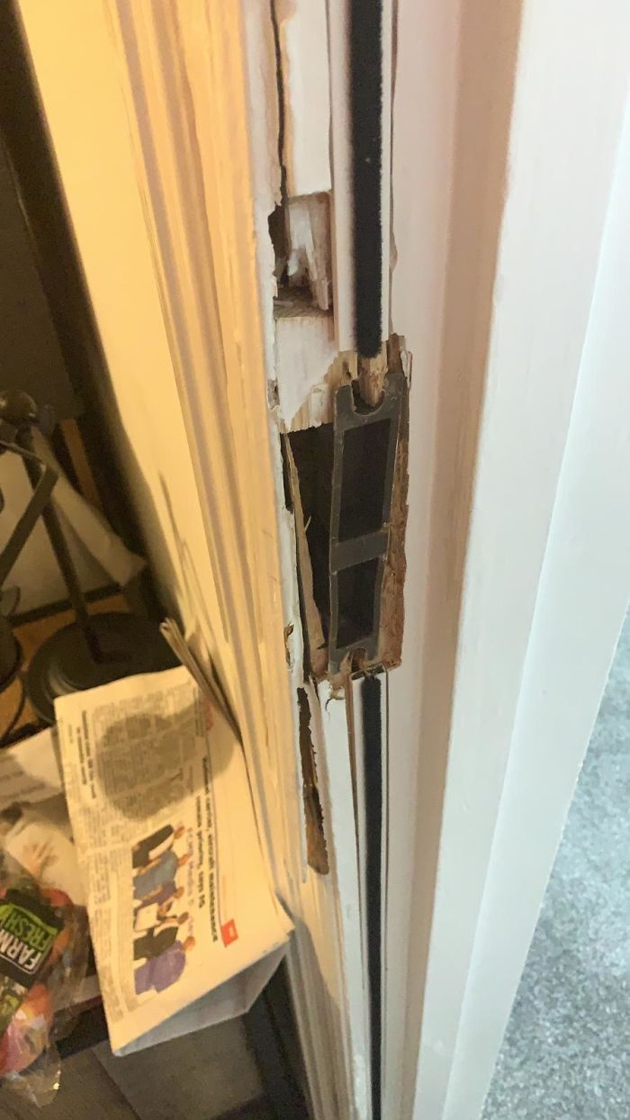 Person Reviews Expensive Smart Lock On Twitter, Shows How Most Burglars Can 'Outsmart' It In Just 10 Seconds Person Reviews Expensive Smart Lock On Twitter, Shows How Most Burglars Can 'Outsmart' It In Just 10 Seconds