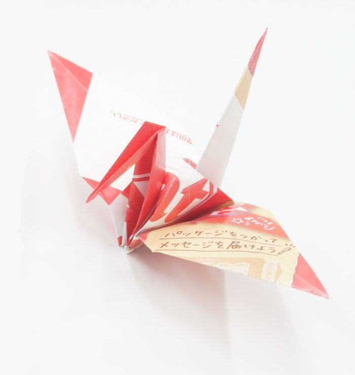 KitKat Japan Is Ditching Plastic Packaging For Paper Which You Can Fold Into Origami KitKat Japan Is Ditching Plastic Packaging For Paper Which You Can Fold Into Origami