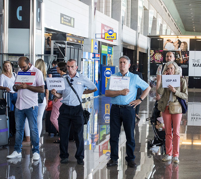 Guy Picks Up The Wrong Lady From The Airport, She Assumes She's Being Kidnapped Mid-Trip And Calls The Cops