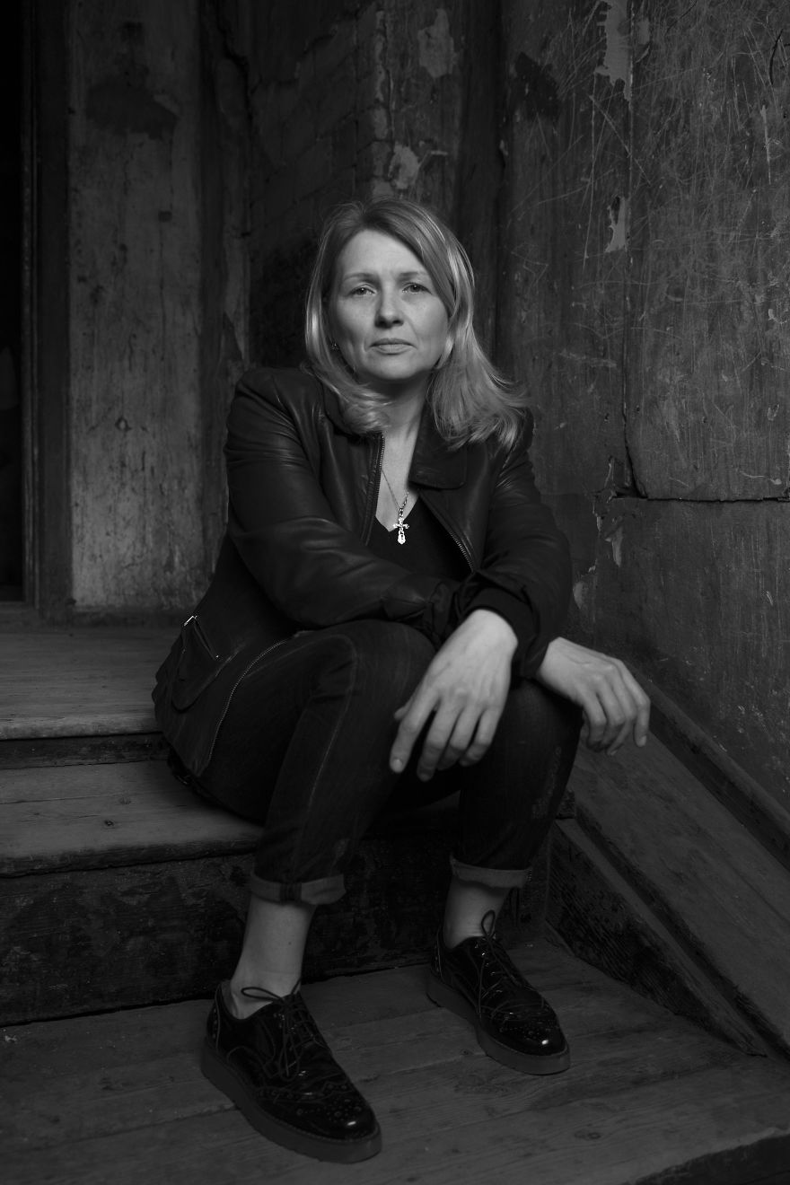 I Capture A Heartbreaking Story About A Woman That Dedicated Her Life To Stray Cats Despite Her Own Hardships