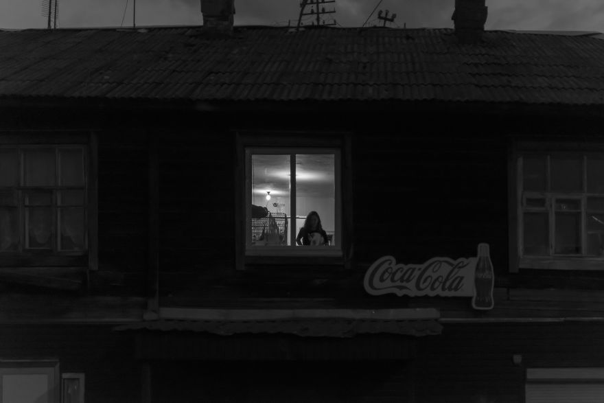 I Capture A Heartbreaking Story About A Woman That Dedicated Her Life To Stray Cats Despite Her Own Hardships I Capture A Heartbreaking Story About A Woman That Dedicated Her Life To Stray Cats Despite Her Own Hardships