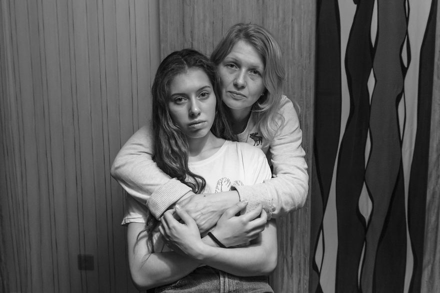 I Capture A Heartbreaking Story About A Woman That Dedicated Her Life To Stray Cats Despite Her Own Hardships I Capture A Heartbreaking Story About A Woman That Dedicated Her Life To Stray Cats Despite Her Own Hardships