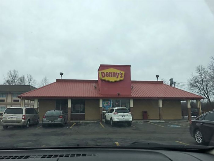 This Restaurant Sign Isn't Centered