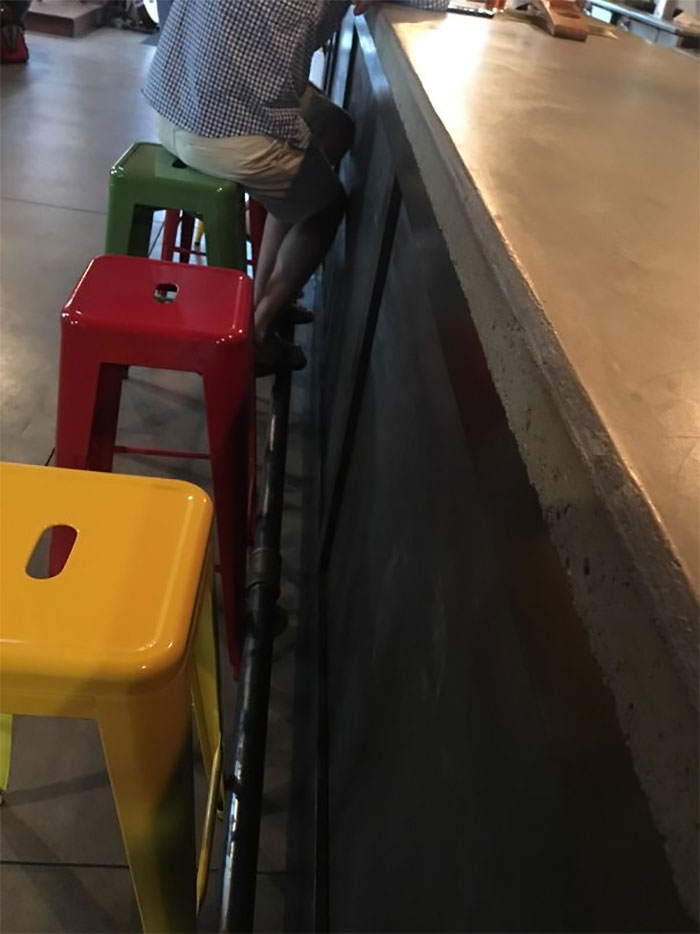 No Extended Bar And Uncomfortable Stools