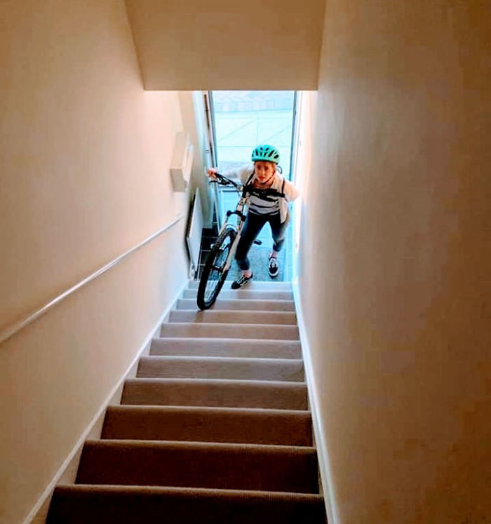 BF Decides To See How Far He Can Take Parading Engagement Ring In Front Of His GF Without Her Noticing (22 Pics) BF Decides To See How Far He Can Take Parading Engagement Ring In Front Of His GF Without Her Noticing (22 Pics)