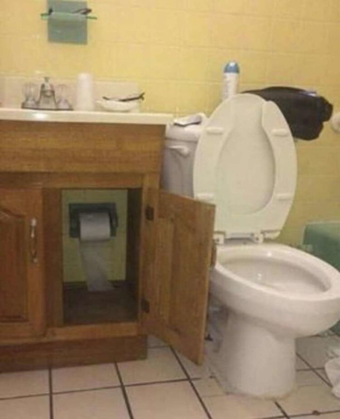 Toilets-With-Threatening-Auras