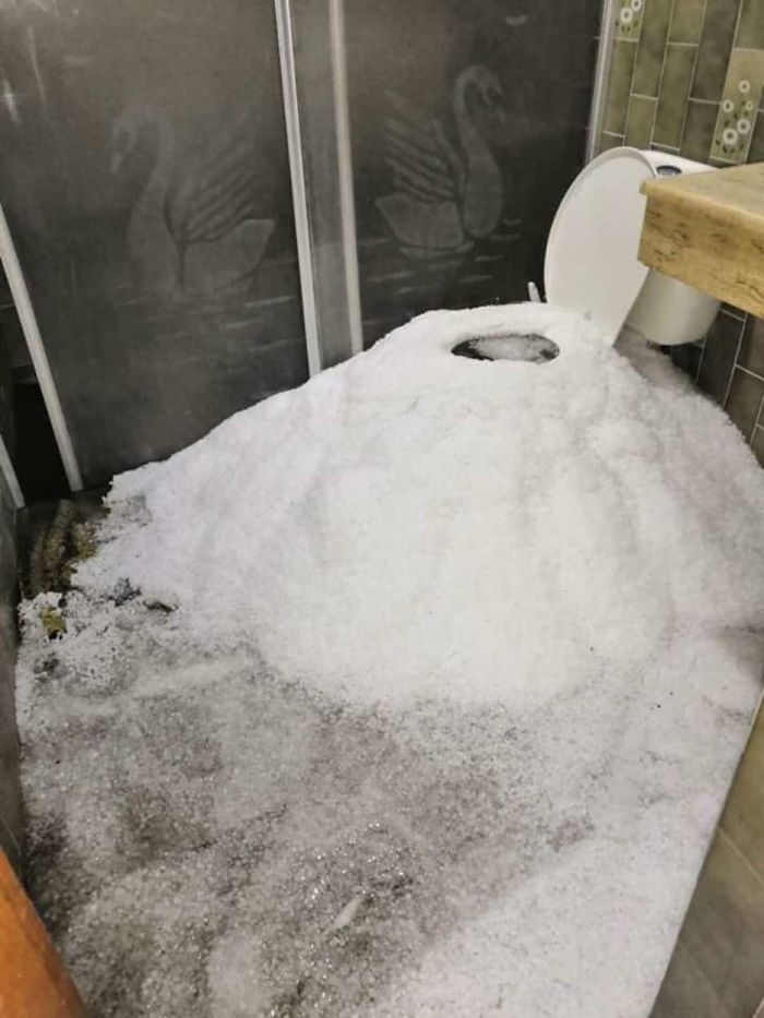 Toilets-With-Threatening-Auras