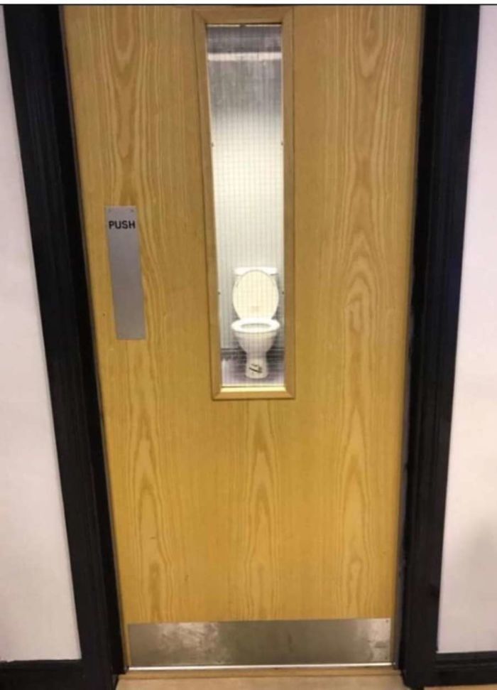 Toilets-With-Threatening-Auras