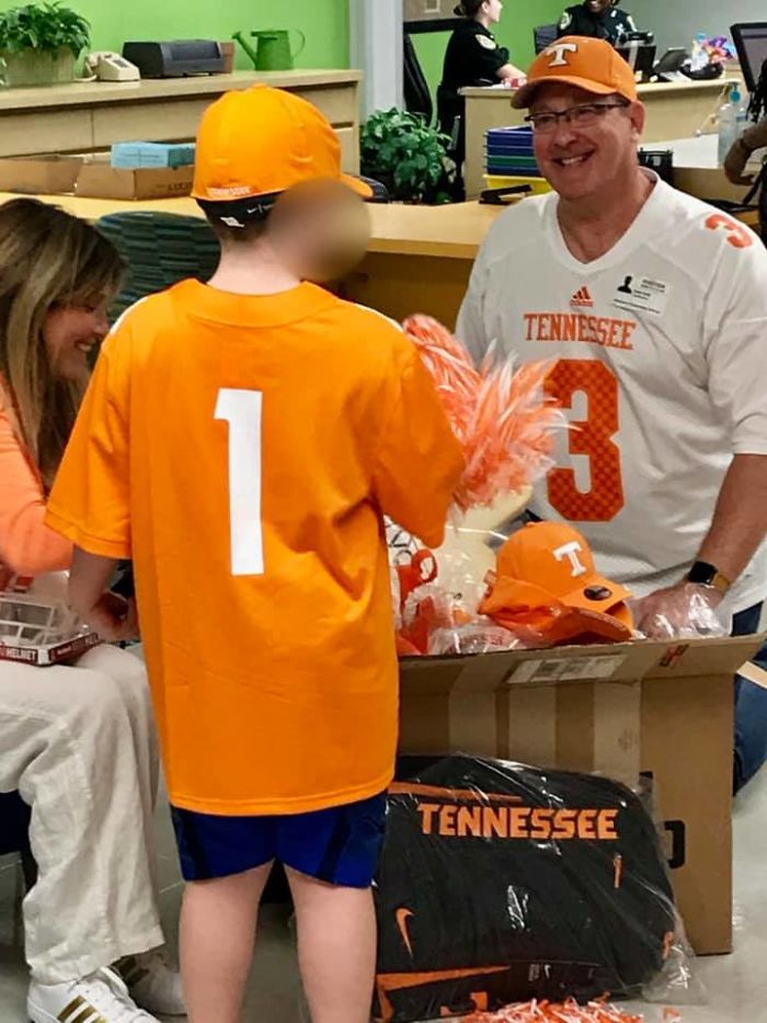 Kid Gets Bullied For His Homemade T-Shirt Design, The University Of Tennessee Responds By Turning It Into Their Official Merch Kid Gets Bullied For His Homemade T-Shirt Design, The University Of Tennessee Responds By Turning It Into Their Official Merch