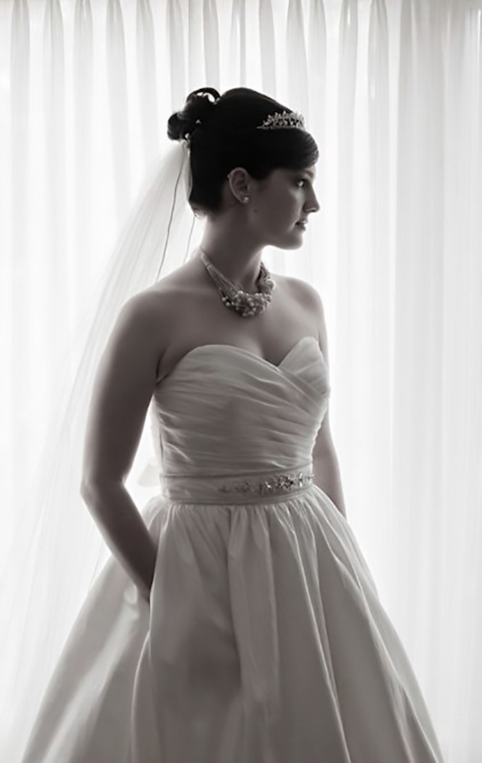 13 Times Brides Couldn't Hold Back Their Happiness Because They Wore Dresses With Pockets