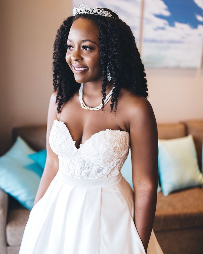 13 Times Brides Couldn't Hold Back Their Happiness Because They Wore Dresses With Pockets