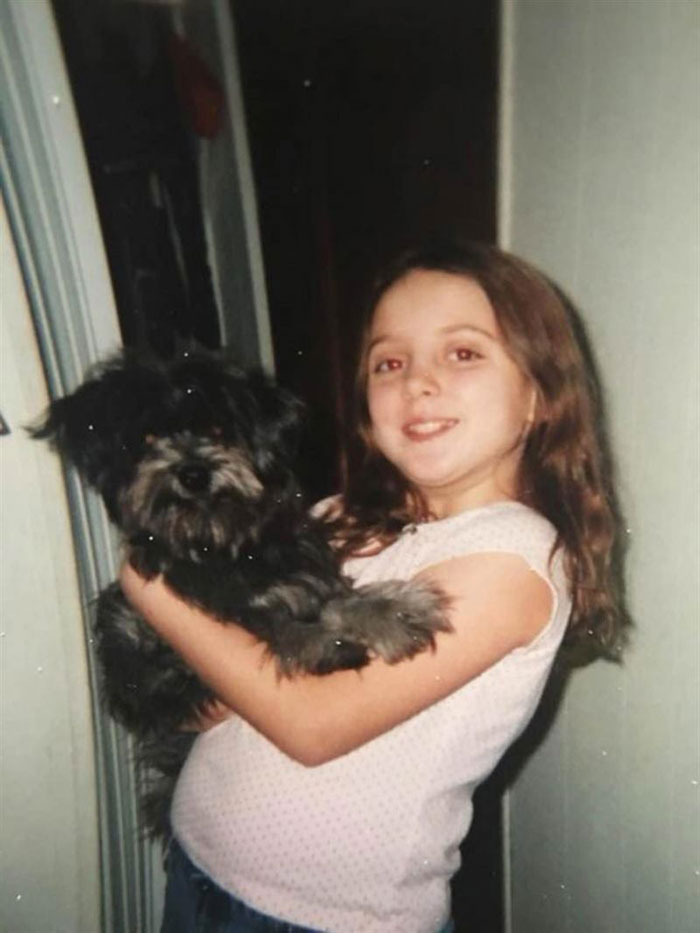 Woman Adopts A Senior Dog Because She Looked Like Her Childhood Puppy, Realizes It's The Same Dog Woman Adopts A Senior Dog Because She Looked Like Her Childhood Puppy, Realizes It's The Same Dog