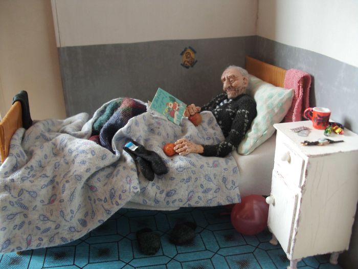 Doll Master From Novosibirsk Creates Realistic Works About Old People Live