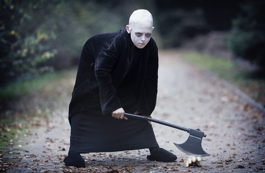 My 20 Pics Of A Family Dressed Up As The Addams Family For Halloween