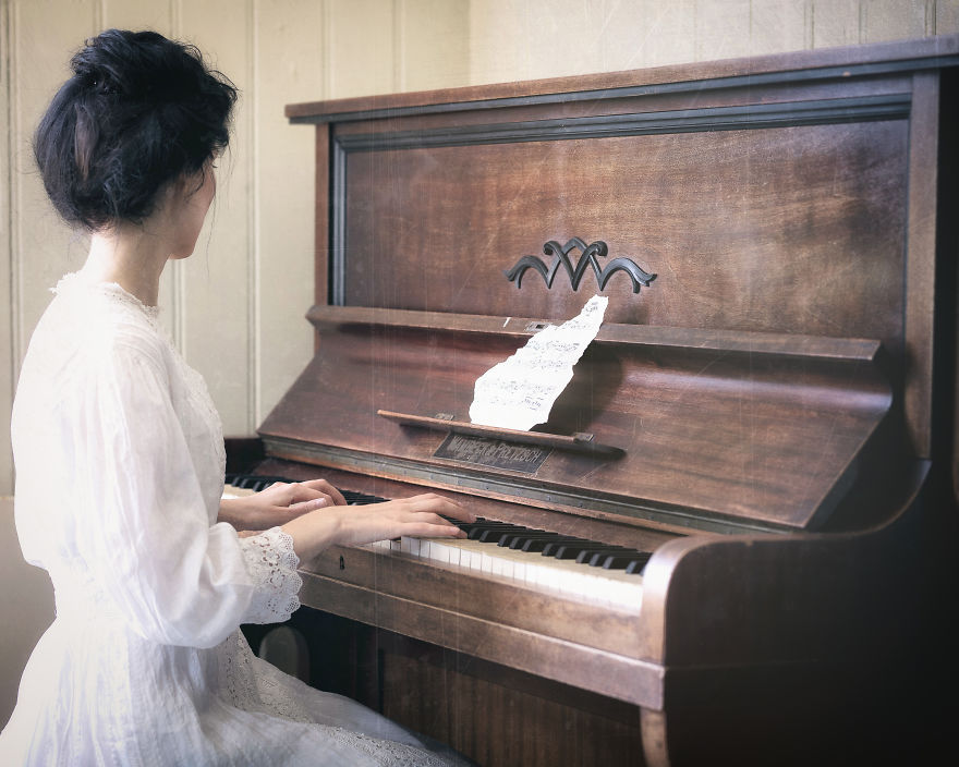 I Made A Photo Series Inside An Abandoned House