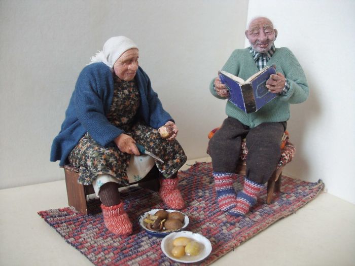Doll Master From Novosibirsk Creates Realistic Works About Old People Live
