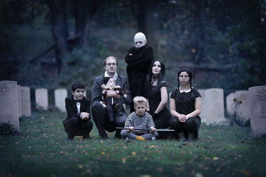 My 20 Pics Of A Family Dressed Up As The Addams Family For Halloween My 20 Pics Of A Family Dressed Up As The Addams Family For Halloween