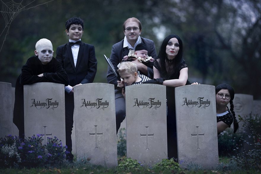 My 20 Pics Of A Family Dressed Up As The Addams Family For Halloween My 20 Pics Of A Family Dressed Up As The Addams Family For Halloween