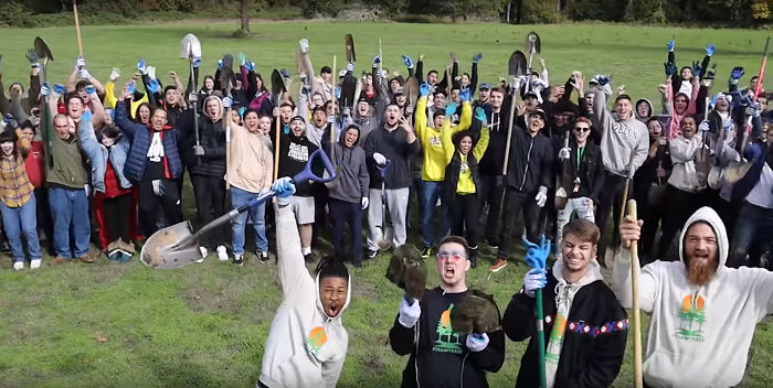 600 YouTubers Pledge To Plant 20 Million Trees Together To Fight Climate Change 600 YouTubers Pledge To Plant 20 Million Trees Together To Fight Climate Change