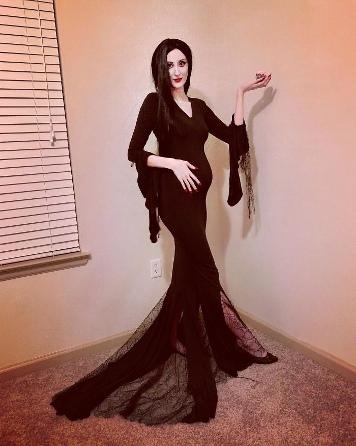 I Had A Halloween-Themed Gender Reveal For My First Child. It’s An Addams