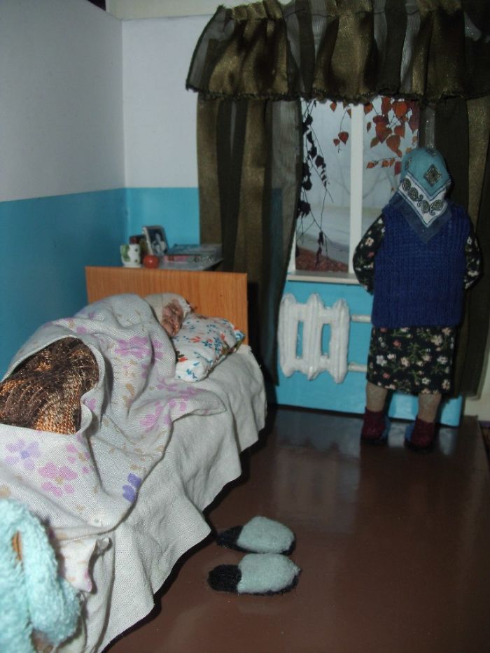 Doll Master From Novosibirsk Creates Realistic Works About Old People Live
