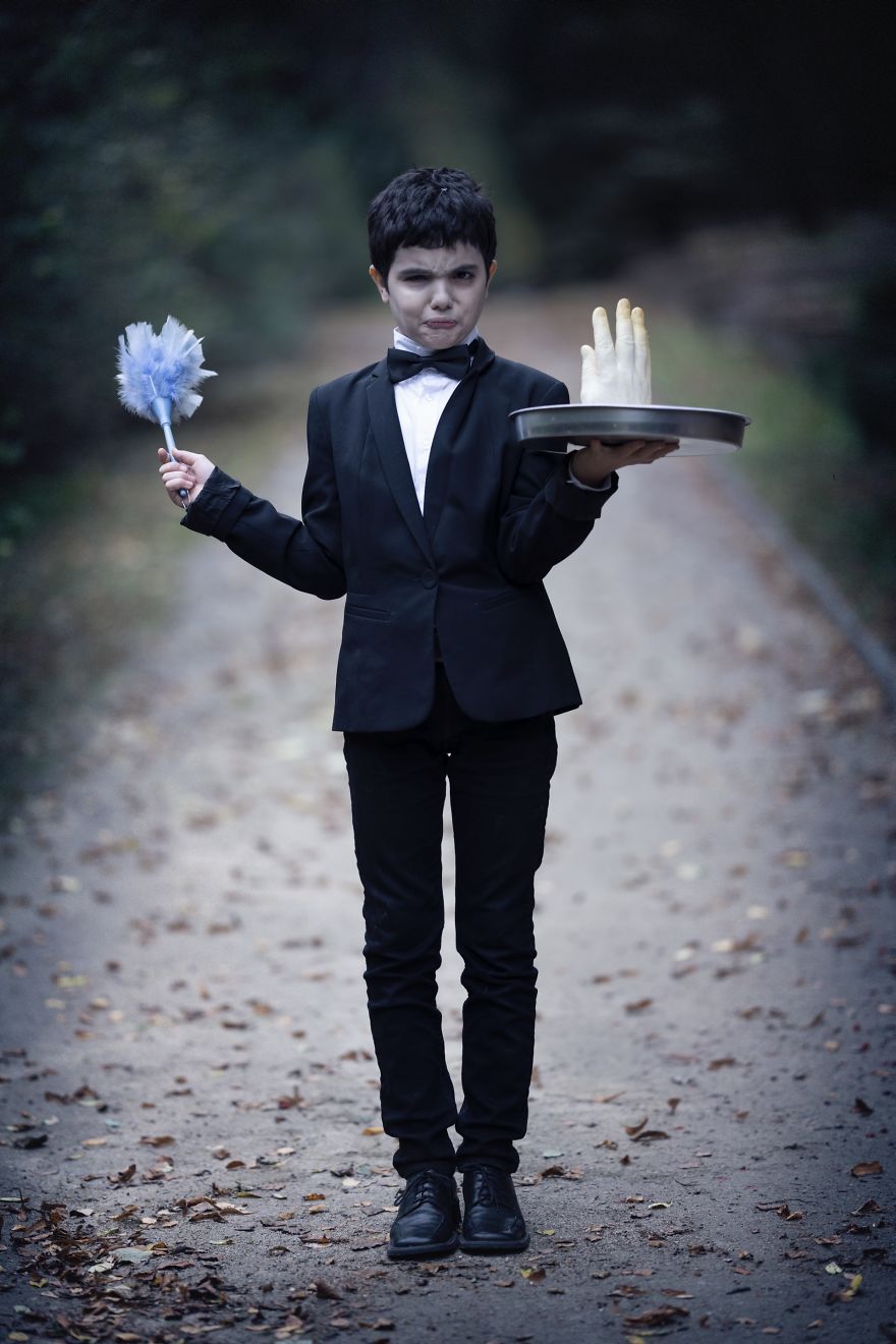 My 20 Pics Of A Family Dressed Up As The Addams Family For Halloween