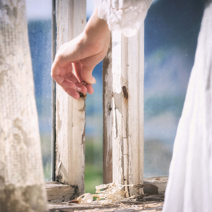 I Made A Photo Series Inside An Abandoned House