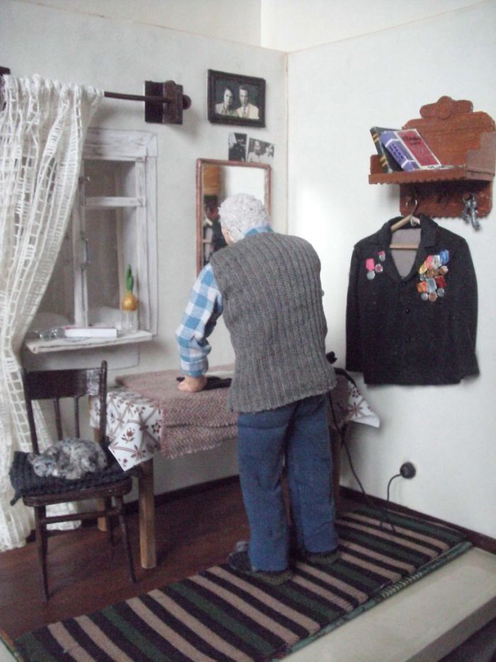 Doll Master From Novosibirsk Creates Realistic Works About Old People Live