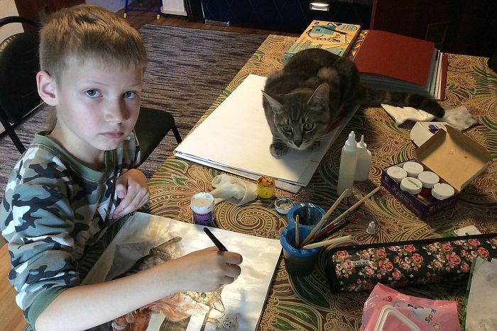 This 9-Year-Old Russian Boy &lsquo;Sells&rsquo; His Custom Pet Paintings For Food And Supplies For Shelter Animals